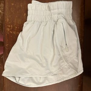 Lululemon tracker shorts v 4”
